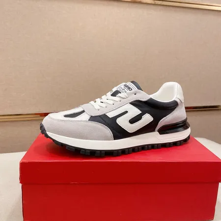 フェラガモ スニーカー