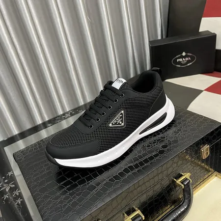 プラダ カジュアルシューズ