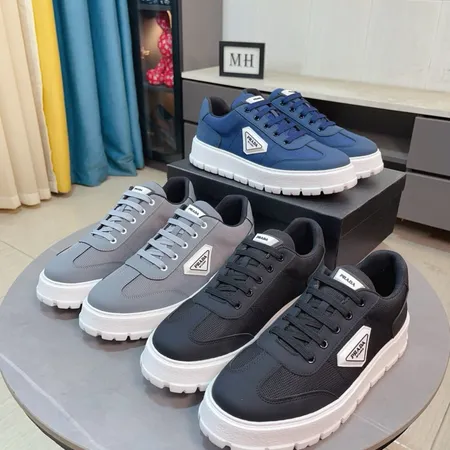 プラダ カジュアルシューズ