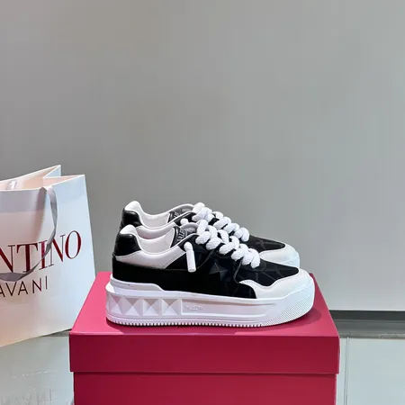 ヴァレンティノ カジュアルシューズ