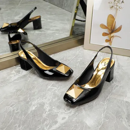 ヴァレンティノ サンダル