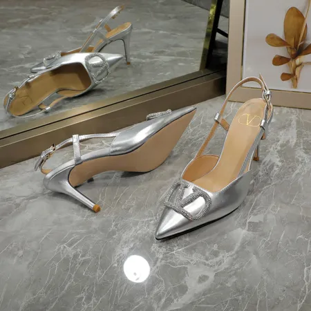 ヴァレンティノ サンダル