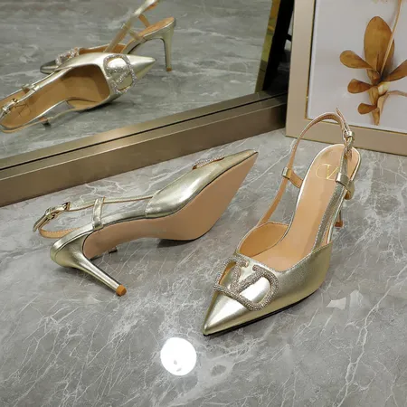 ヴァレンティノ サンダル