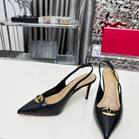 ヴァレンティノ サンダル