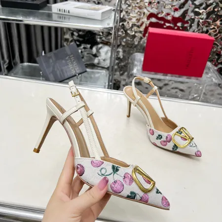 ヴァレンティノ サンダル