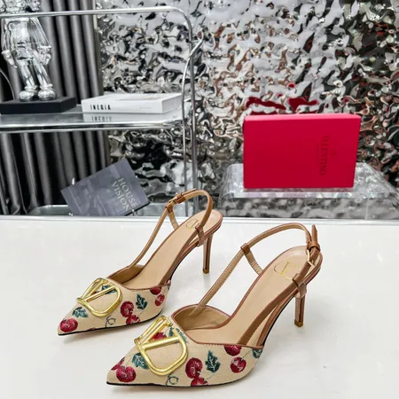 ヴァレンティノ サンダル