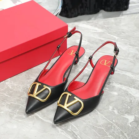 ヴァレンティノ サンダル