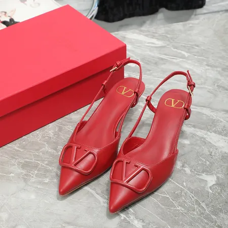 ヴァレンティノ サンダル