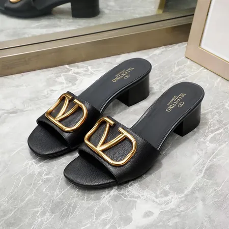 ヴァレンティノ サンダル