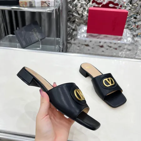 ヴァレンティノ サンダル