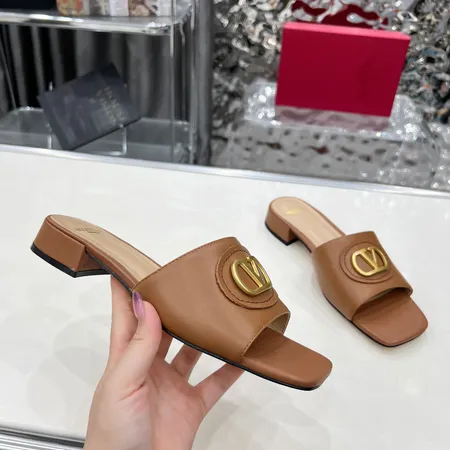 ヴァレンティノ サンダル