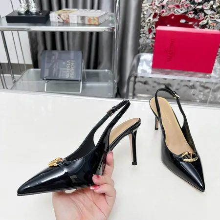 ヴァレンティノ サンダル