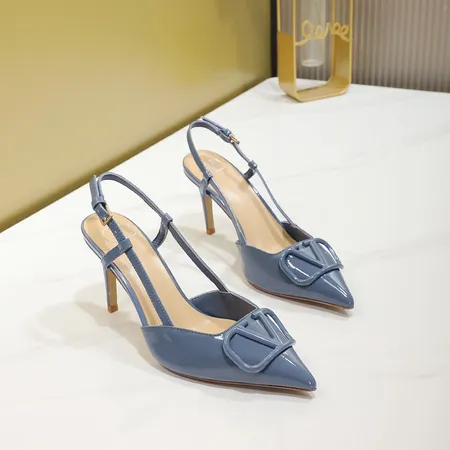 ヴァレンティノ サンダル