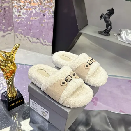 バレンシアガ スリッパ