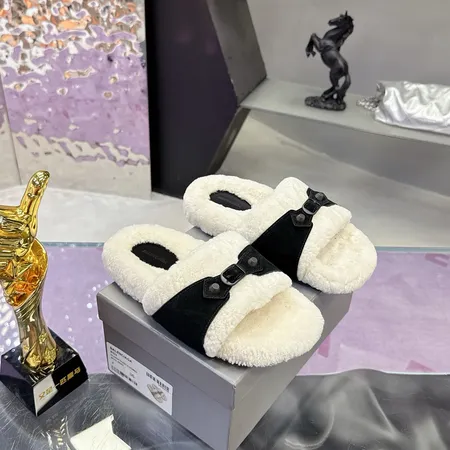 バレンシアガ スリッパ