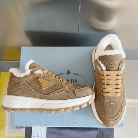 プラダ スニーカー