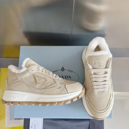 プラダ スニーカー