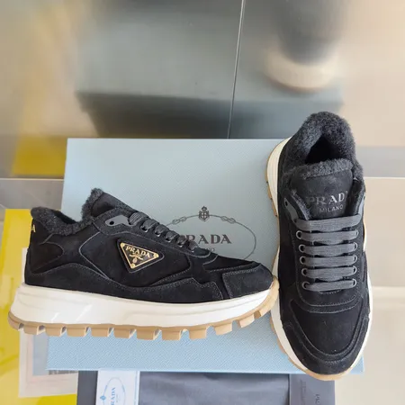 プラダ スニーカー