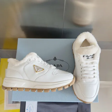 プラダ スニーカー