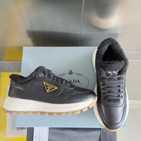 プラダ スニーカー