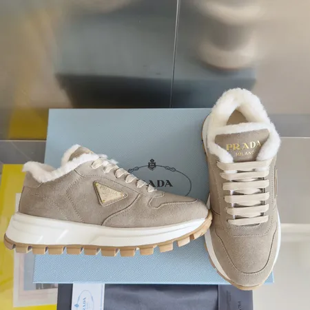 プラダ スニーカー
