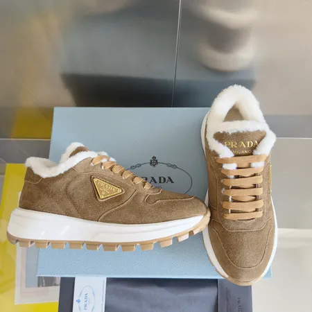 プラダ スニーカー