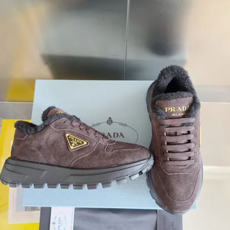 プラダ スニーカー
