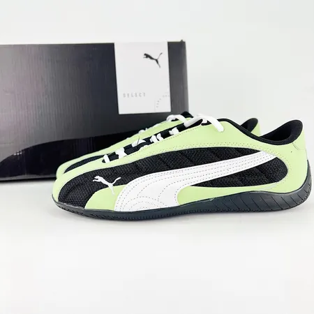 プーマ スニーカー