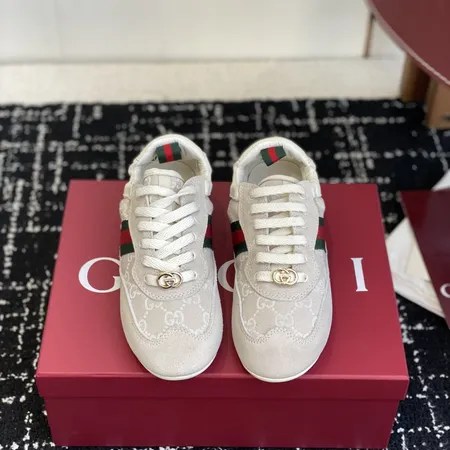 グッチ カジュアルシューズ