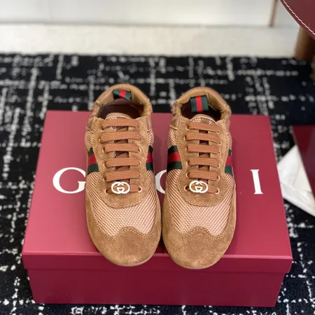 グッチ カジュアルシューズ