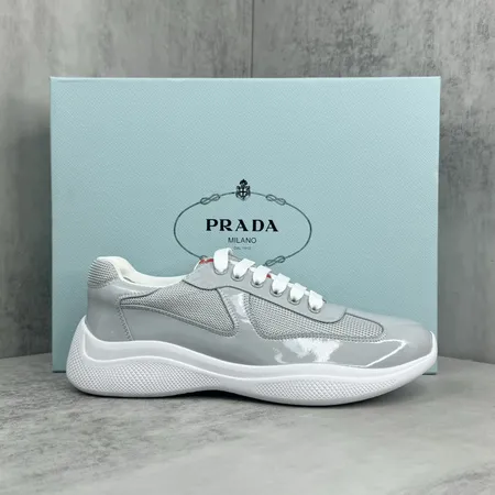 プラダ スニーカー