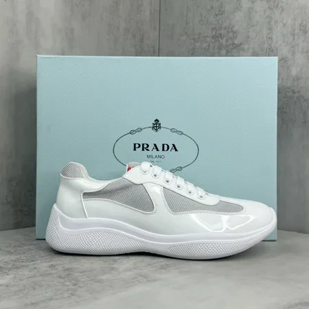 プラダ スニーカー