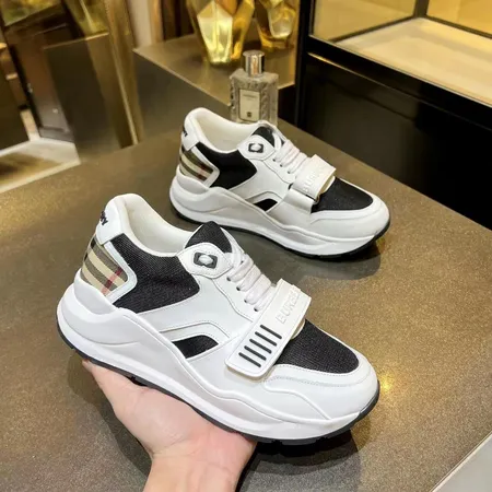 バーバリー ス スニーカー