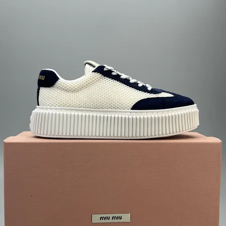 ミュウミュウ カジュアルシューズ
