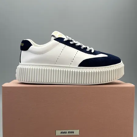 ミュウミュウ カジュアルシューズ