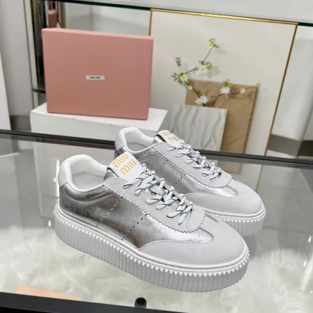 ミュウミュウ カジュアルシューズ