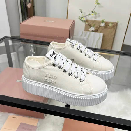 ミュウミュウ カジュアルシューズ