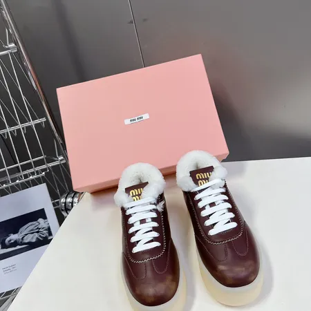 ミュウミュウ カジュアルシューズ