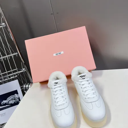 ミュウミュウ カジュアルシューズ