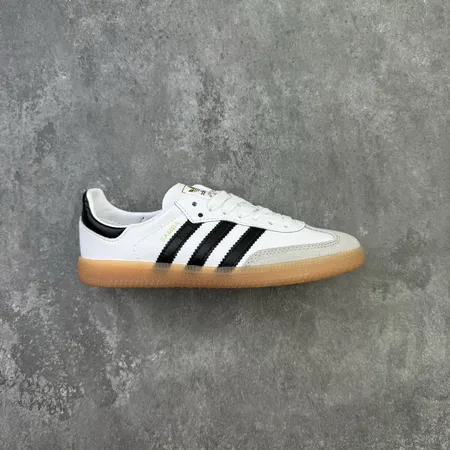 アディダス カジュアルシューズ