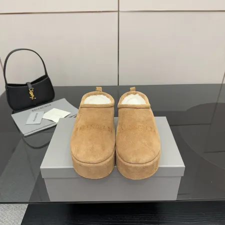 バレンシアガ スリッパ