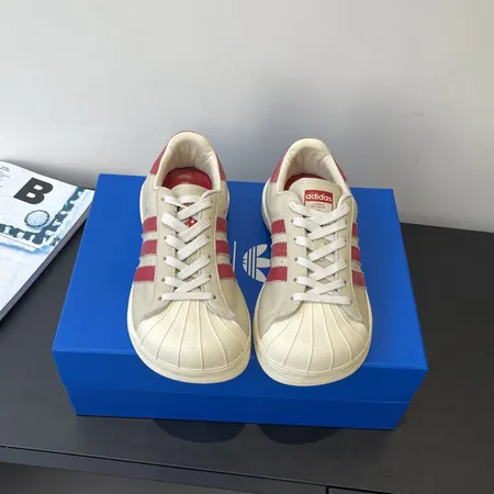 アディダス カジュアルシューズ