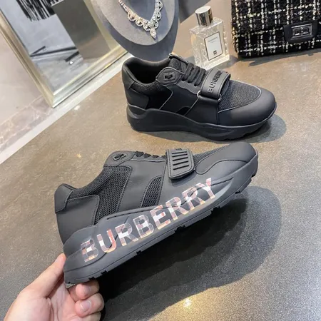 バーバリー ス スニーカー