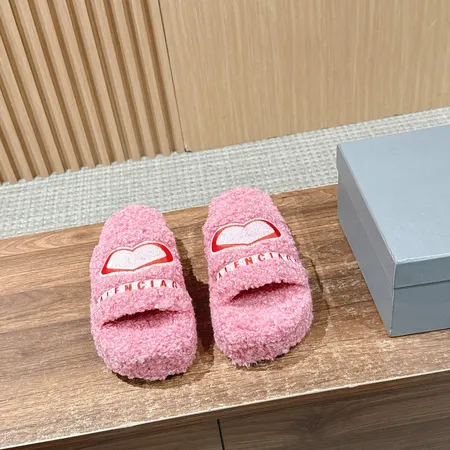 バレンシアガ スリッパ