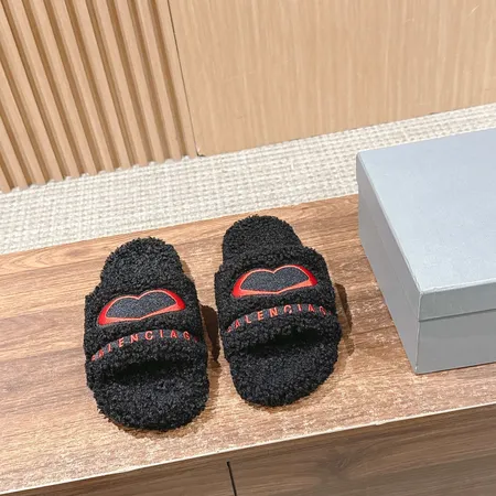 バレンシアガ スリッパ