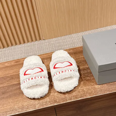 バレンシアガ スリッパ