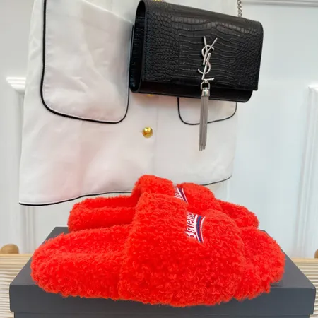 バレンシアガ スリッパ