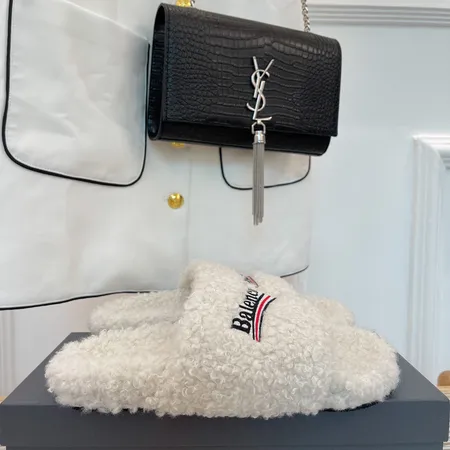 バレンシアガ スリッパ