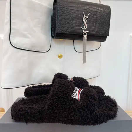 バレンシアガ スリッパ