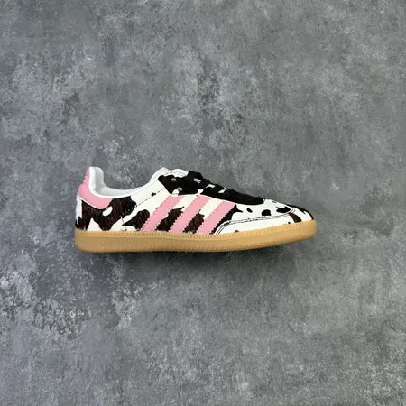 アディダス カジュアルシューズ